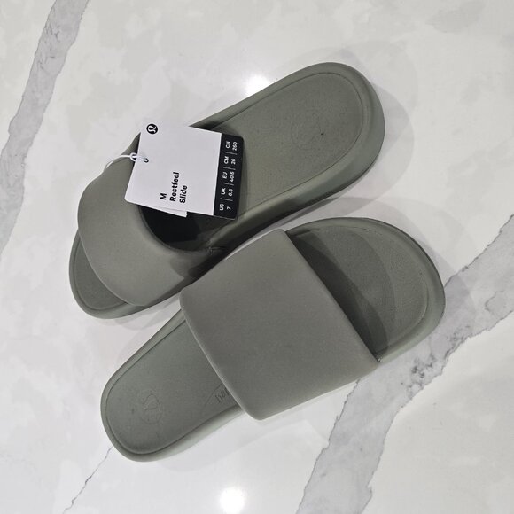 Lulu Restfeel Slides - Picture 2 of 3